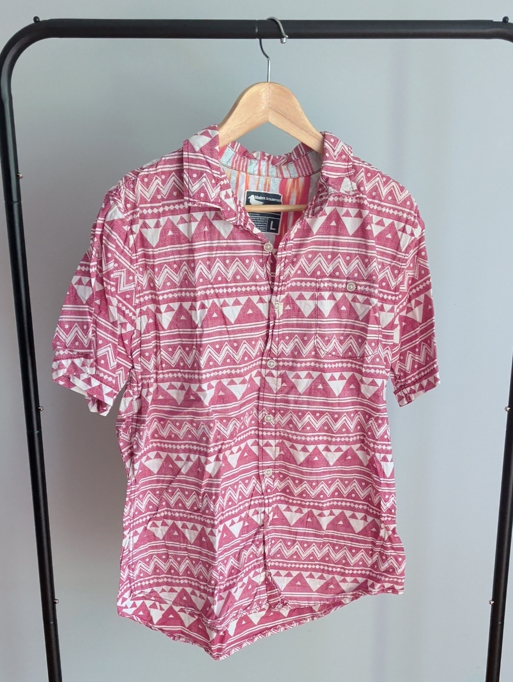 Modern Amusement Red & White Geometric Short-Sleeve Button-Down Shirt